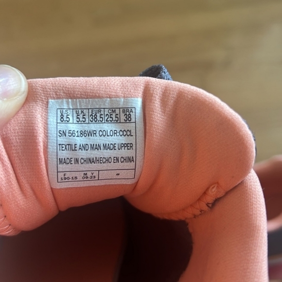 Skechers Lite-Weight Memory Foam Wide Fit 8.5 NWT - Picture 3 of 9